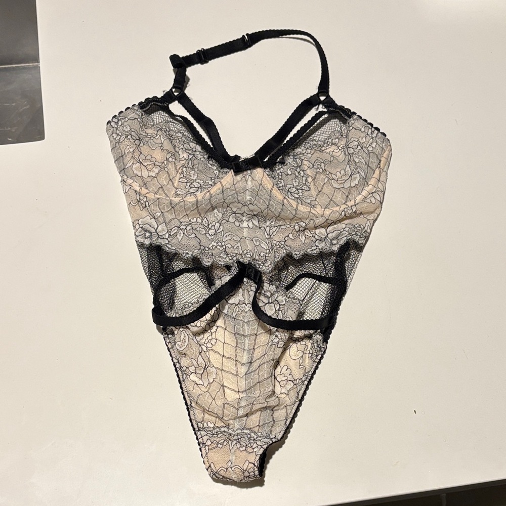 Victoria's Secret Y2K Black and Cream Lace Bodysuit